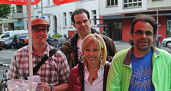 Doris Schröder-Köpf am Infostand des SPD-Ortsvereins Südstadt-Bult